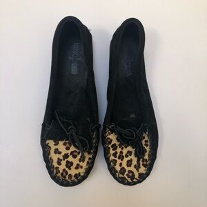 Women’s Minnetonka leopard and black slip on moccasins. Size 8.5